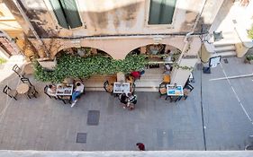 Corfu Old Town Apartment, Marina Nymfes